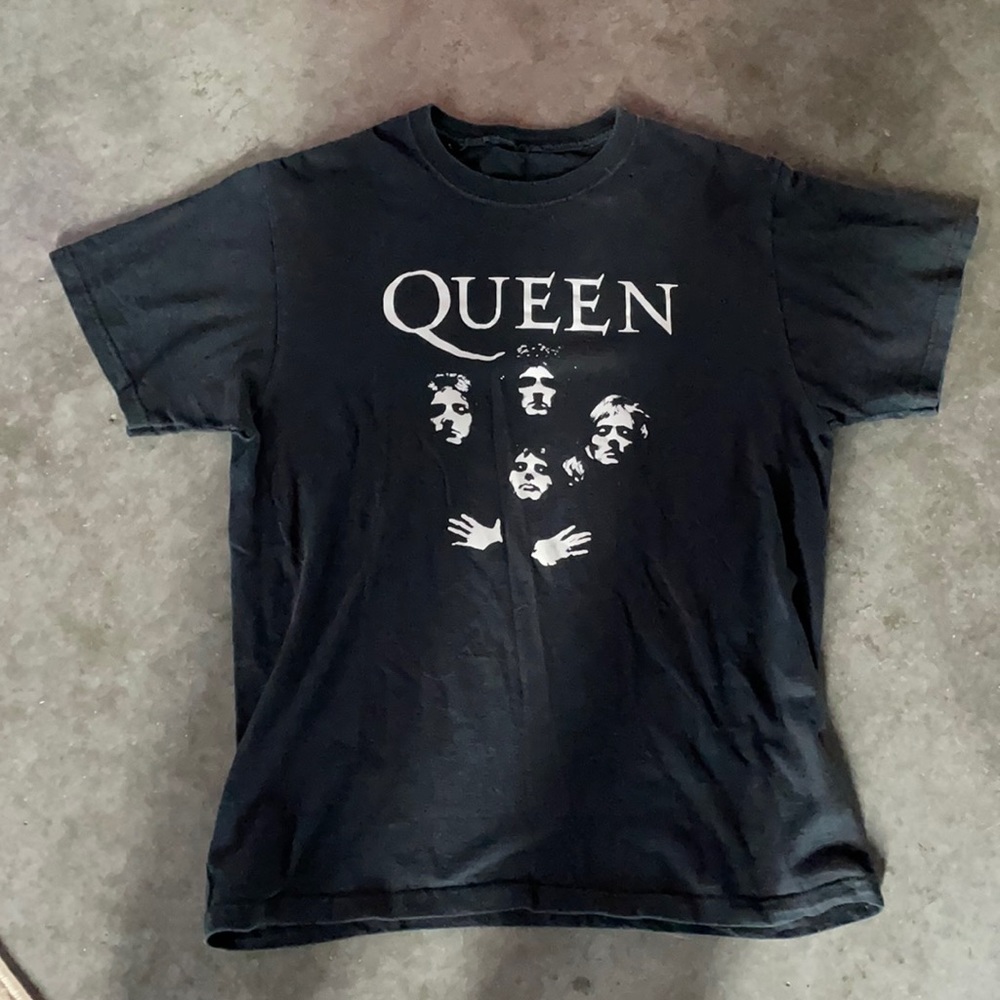 Queen T- Shirt Size M